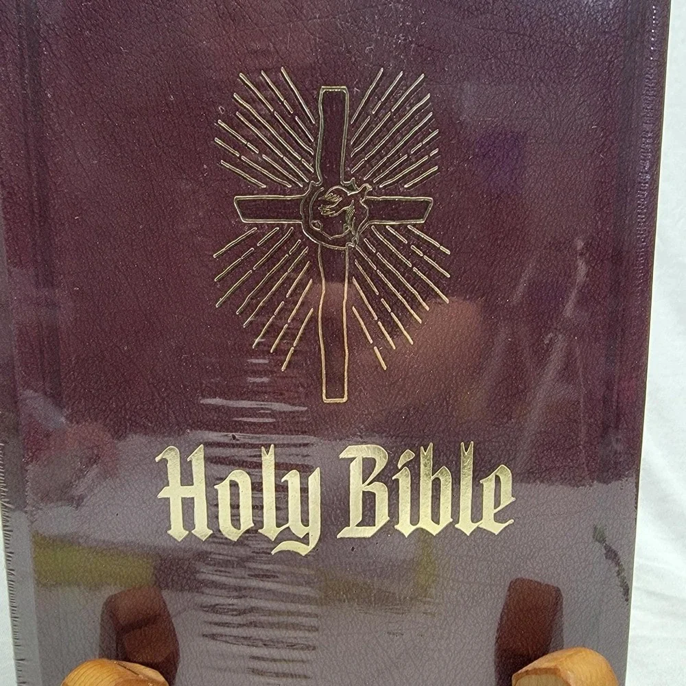 The Holy Bible Illuminated FAMILY EDITION‎ KJV Heirloom Quality, hardback 1988